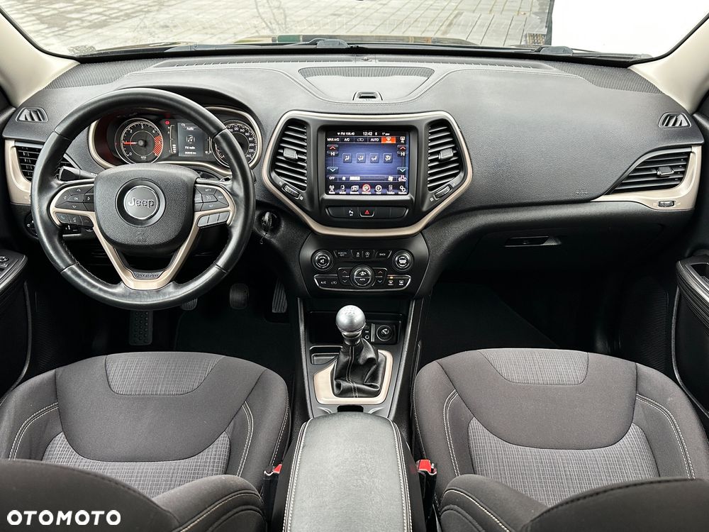 Jeep Cherokee - 16