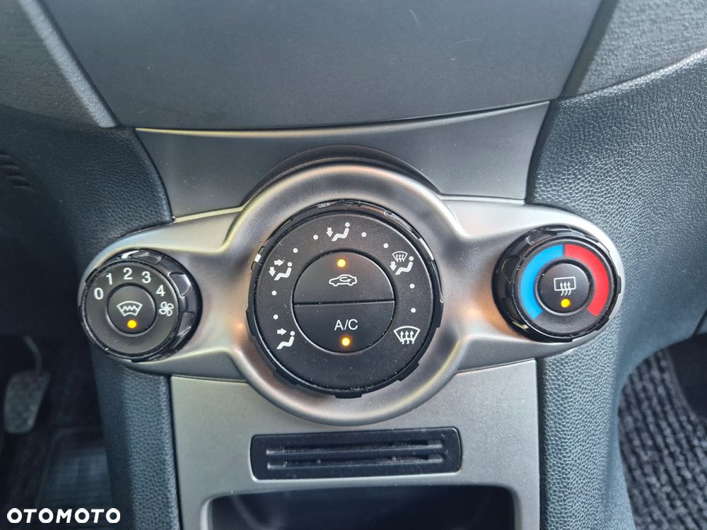 Ford Fiesta 1.25 Celebration - 34