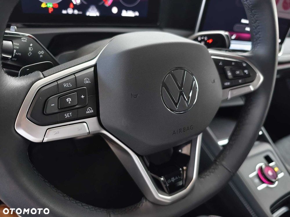 Volkswagen Tiguan - 11