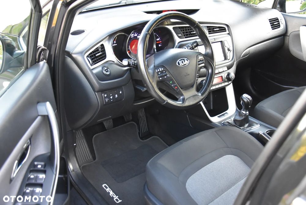 Kia Ceed 1.6 GDI ISG Dream-Team Edition - 21