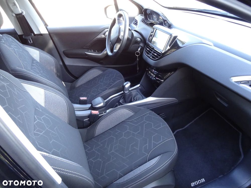 Peugeot 2008 1.2 Pure Tech Style S&S - 6