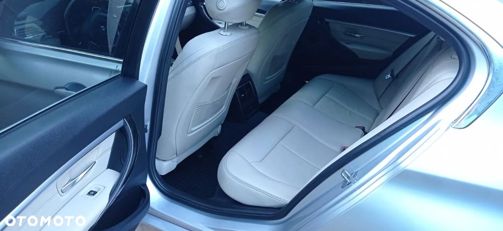 BMW Seria 3 330i - 5