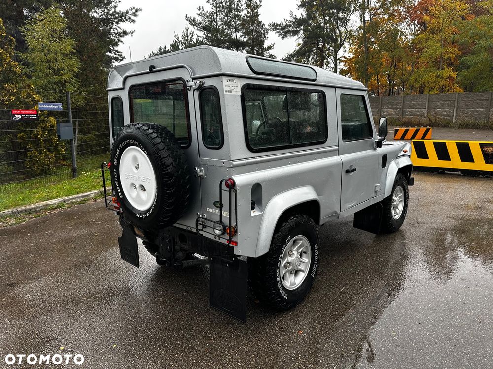 Land Rover Defender - 6