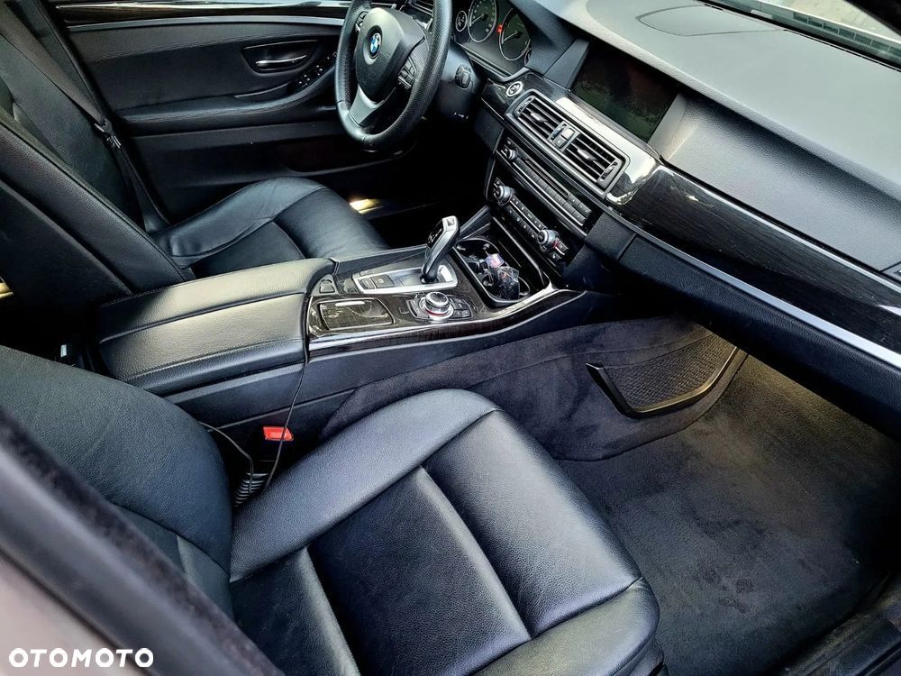BMW Seria 5 520d Touring - 10
