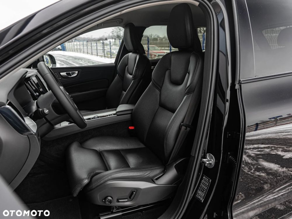 Volvo XC 60 B4 B Plus Dark - 23