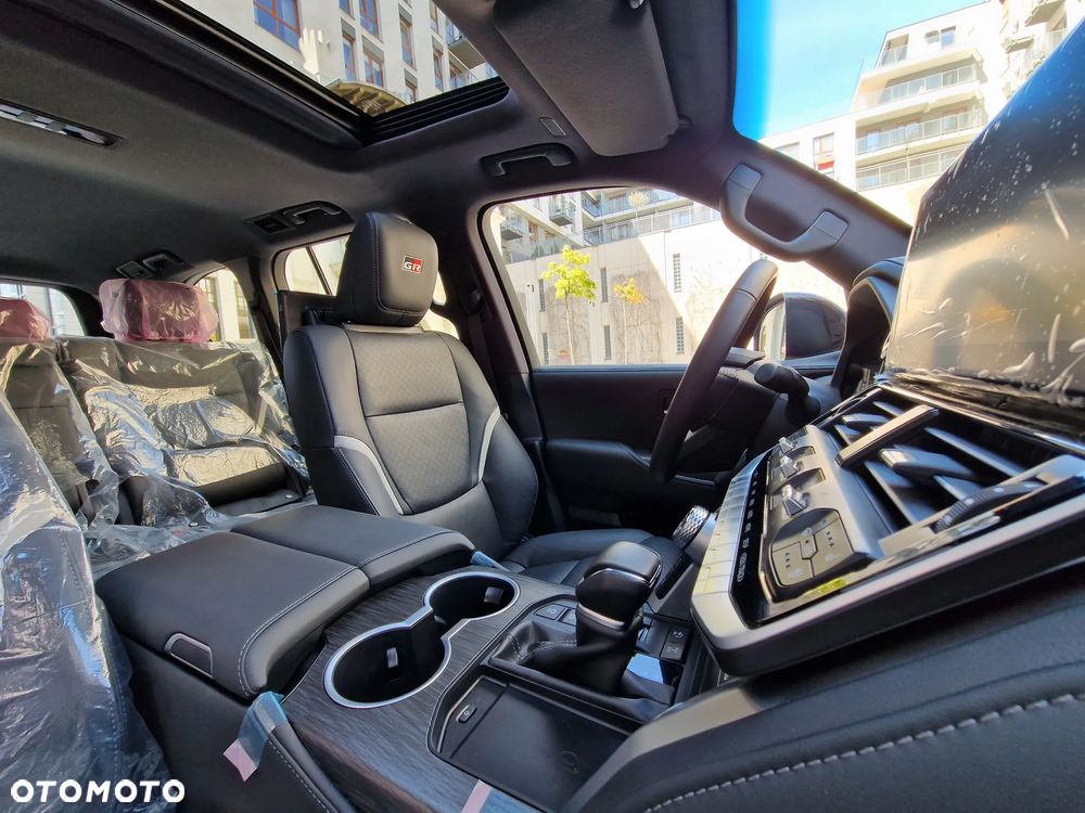 Toyota Land Cruiser - 20