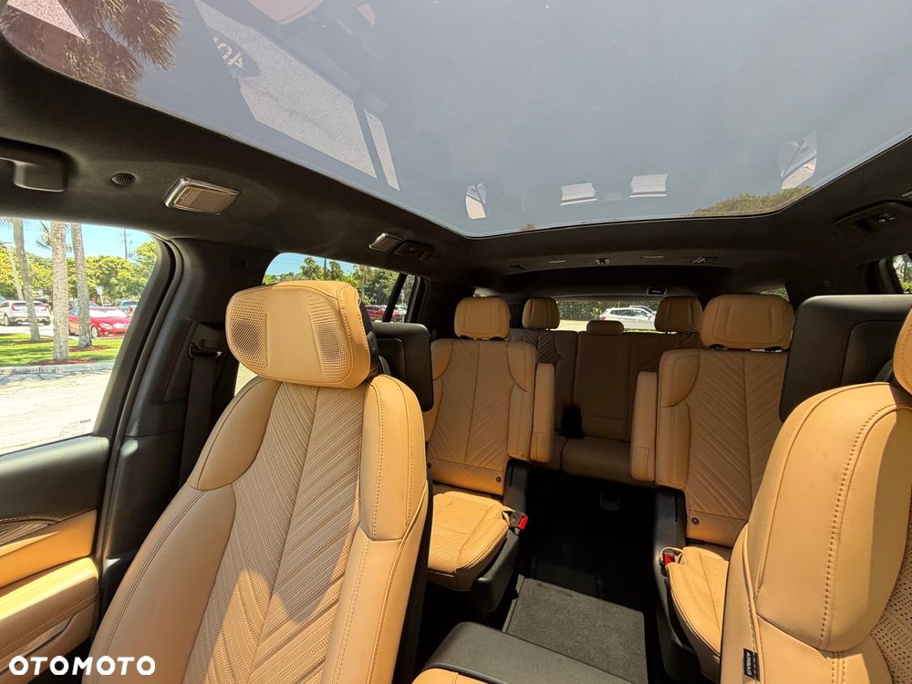 Cadillac Escalade - 12