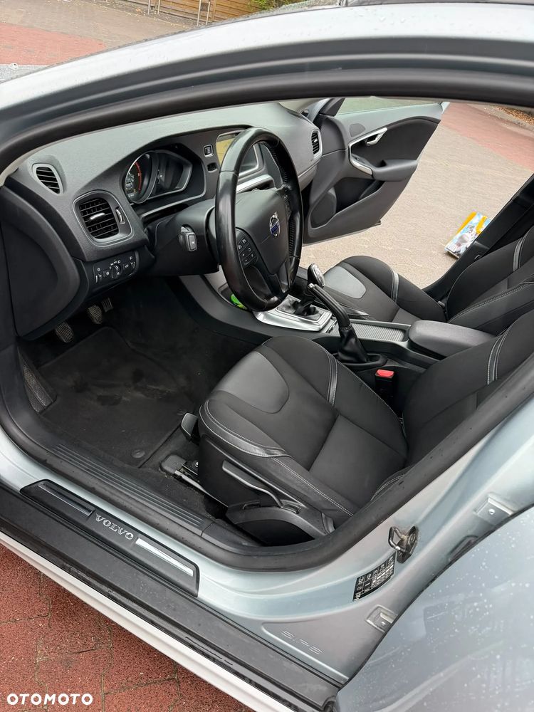 Volvo V40 Cross Country - 16