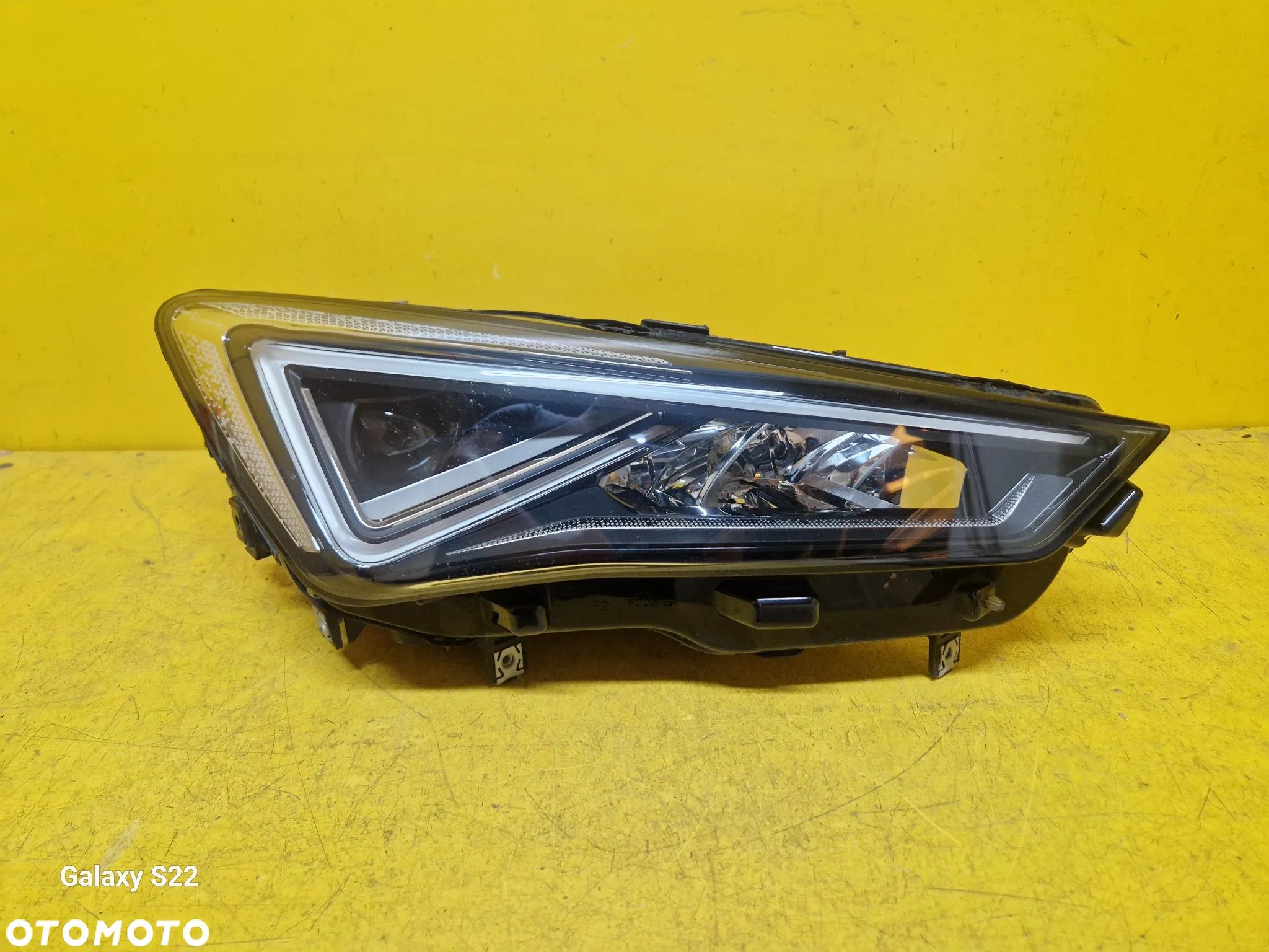 SEAT TARACCO LAMPA PRAWA PRZOD 5FJ941008C - 1