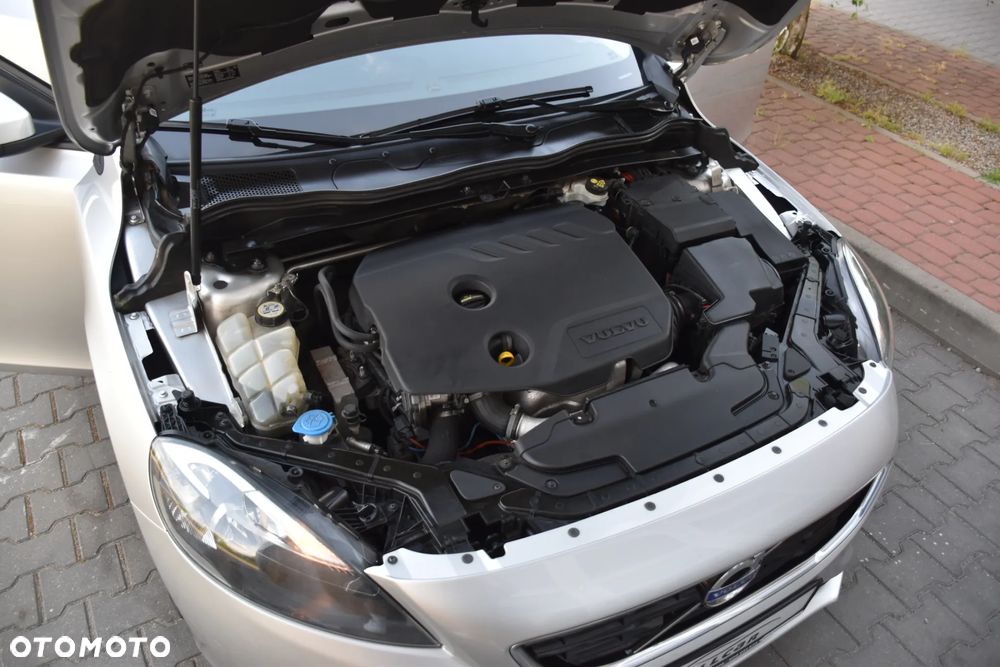 Volvo V40 D2 Momentum - 24