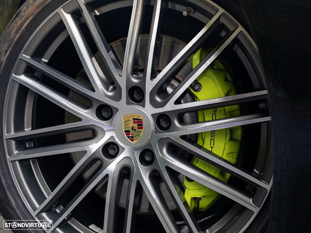 Porsche Panamera 4 E-Hybrid - 8