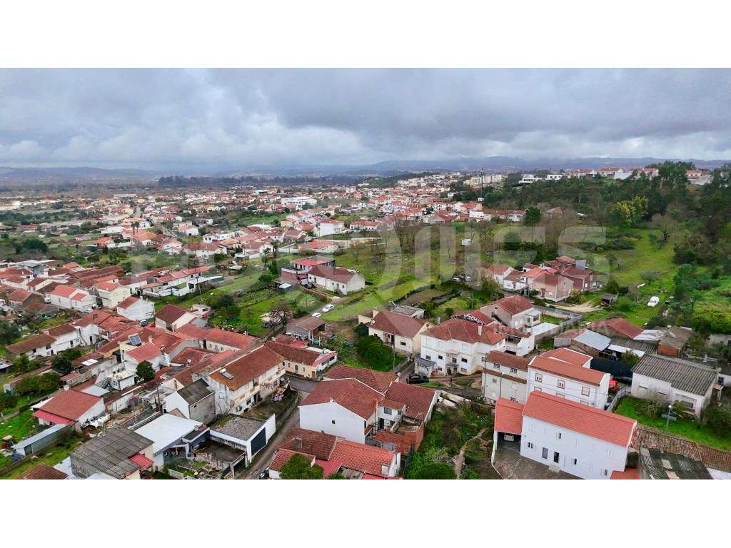 Moradia | Para recuperar | Habitação + Terreno | Oportunidade - Grande imagem: 2/37