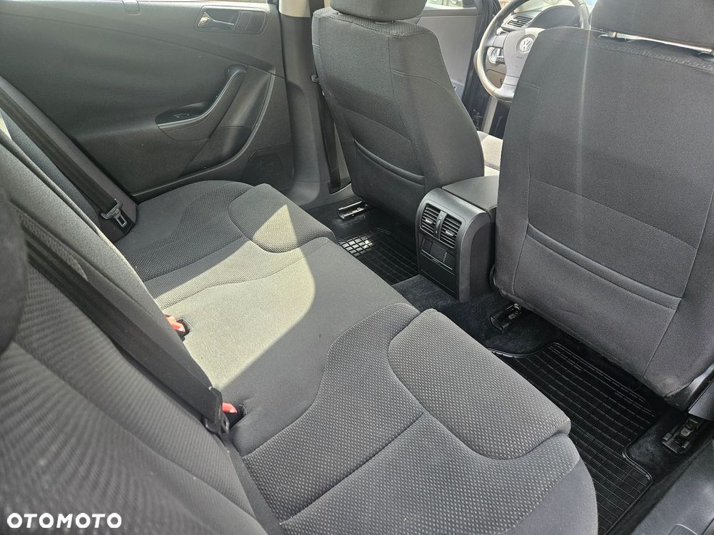 Volkswagen Passat 2.0 TDI DPF Comfortline - 11