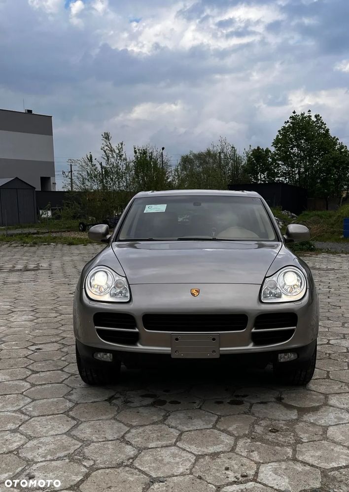 Porsche Cayenne - 2