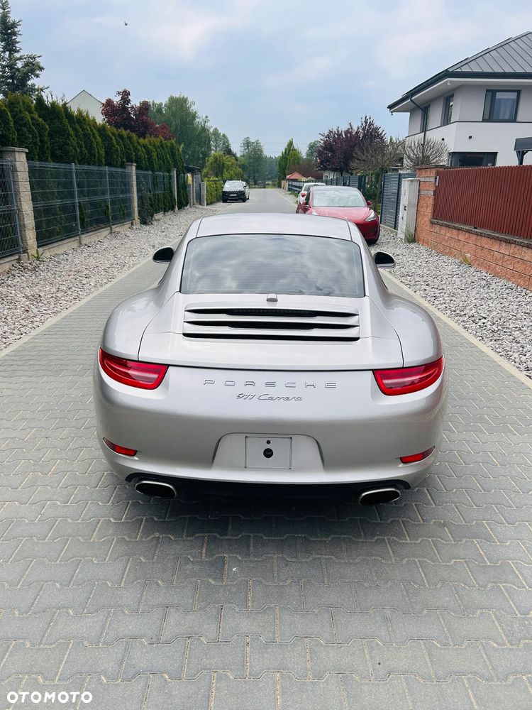 Porsche 911 Carrera - 4