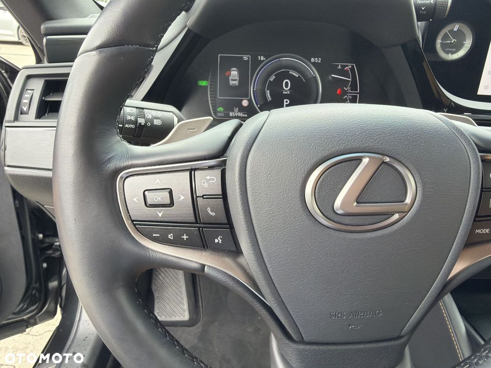 Lexus ES 300h Business Edition - 24