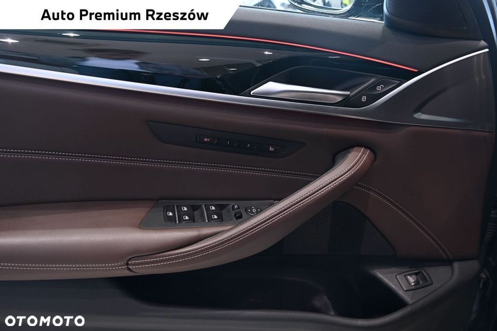BMW Seria 5 540i xDrive mHEV M Sport sport - 9