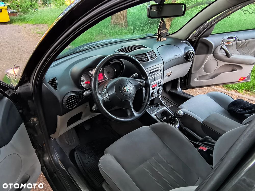 Alfa Romeo 147 1.9 JTD 16V M-Jet Distinctive - 8