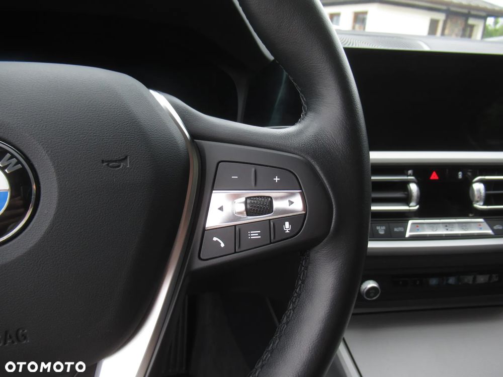 BMW Seria 3 330i xDrive - 15