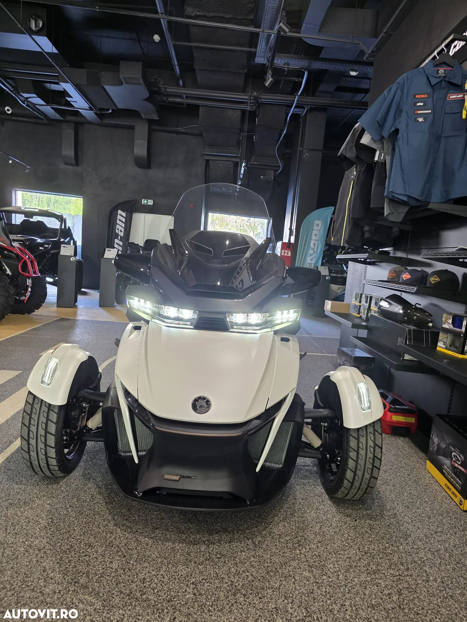 Can-Am Spyder - 12