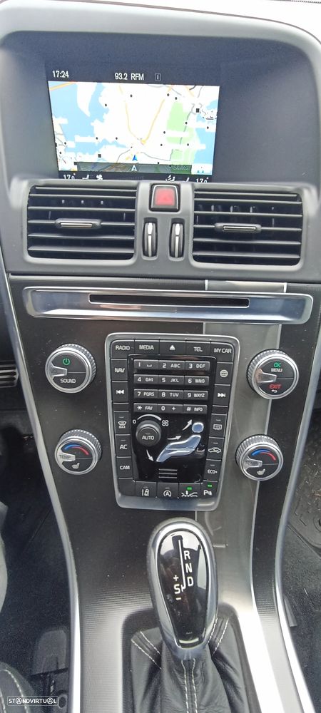 Volvo XC 60 2.0 D4 R-Design Geartronic - 10