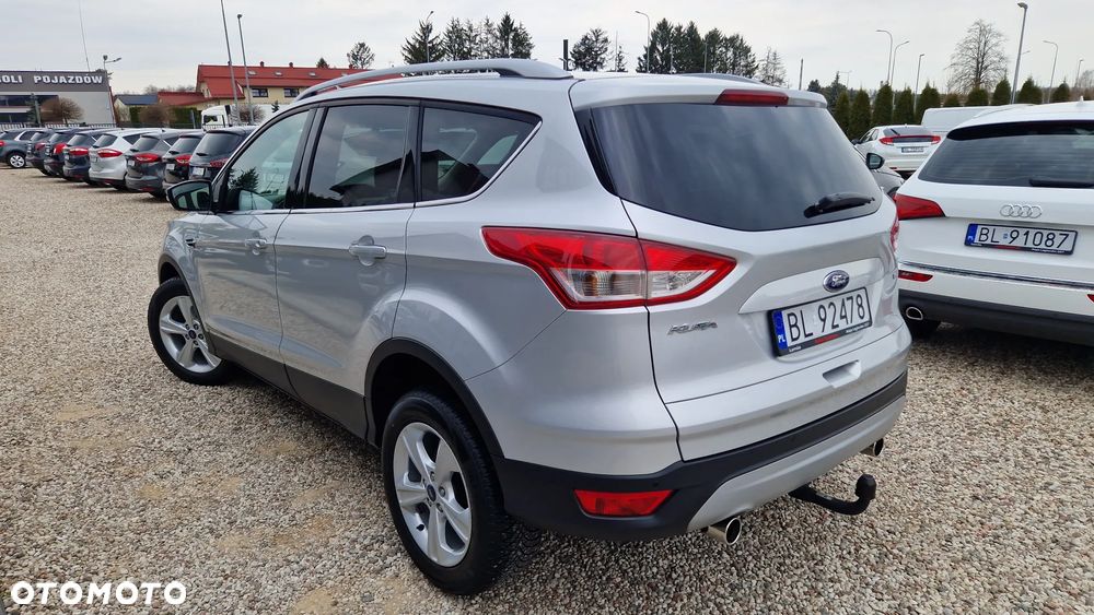 Ford Kuga 1.6 EcoBoost 2x4 Titanium - 4