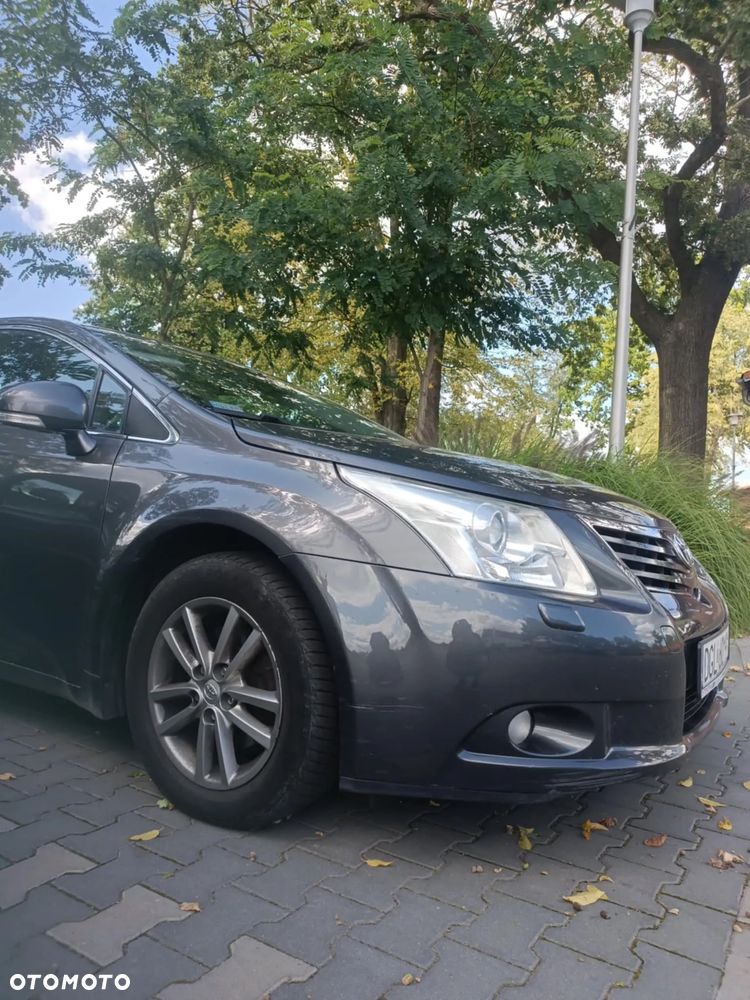 Toyota Avensis 2.0 D-4D Sol - 2