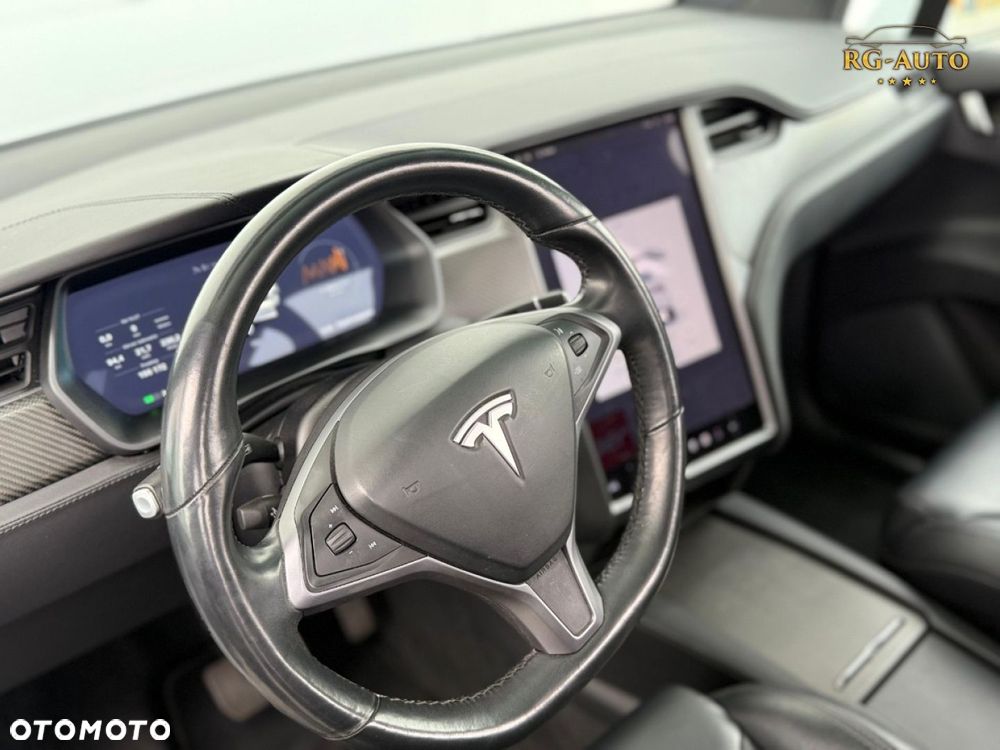 Tesla Model X - 38