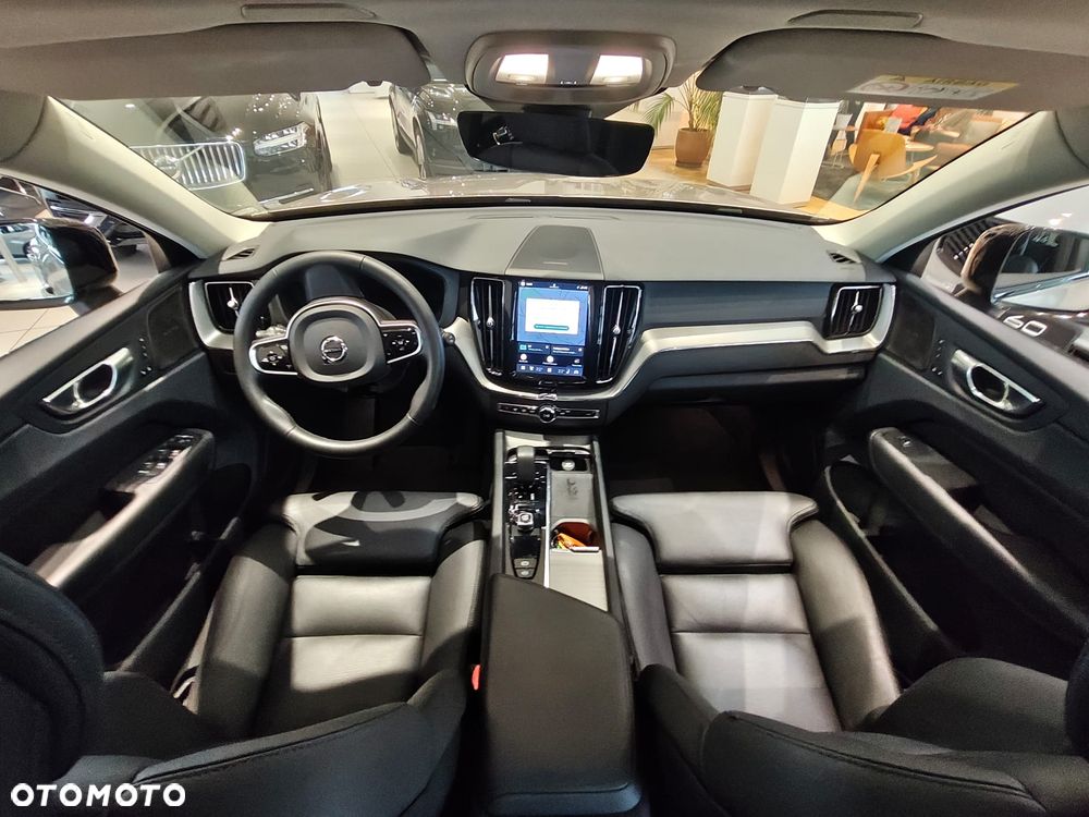 Volvo XC 60 B4 B Plus Dark - 18