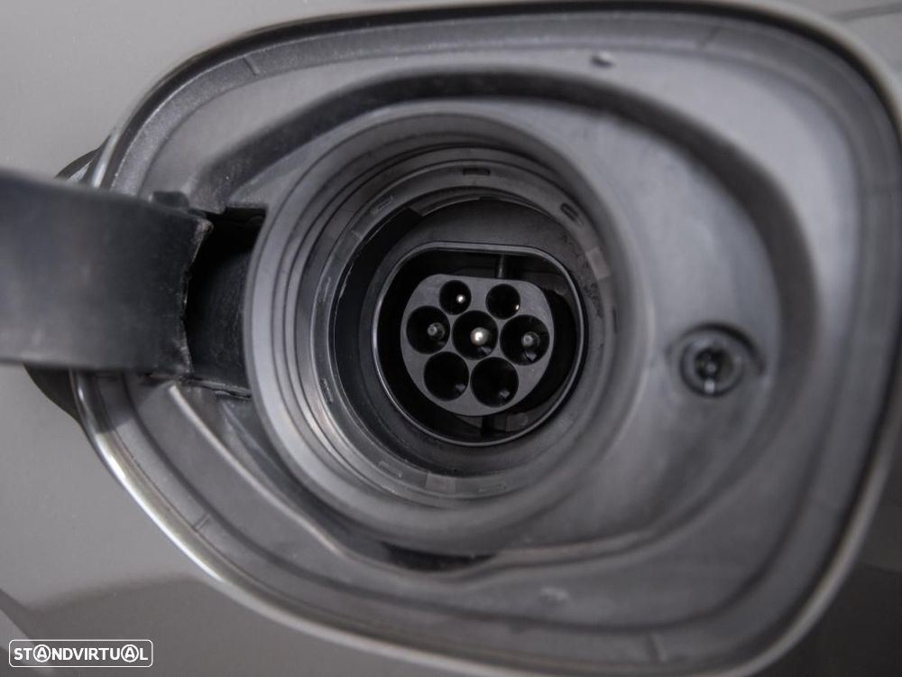 Volvo XC 60 2.0 T8 PHEV Momentum Plus AWD - 16