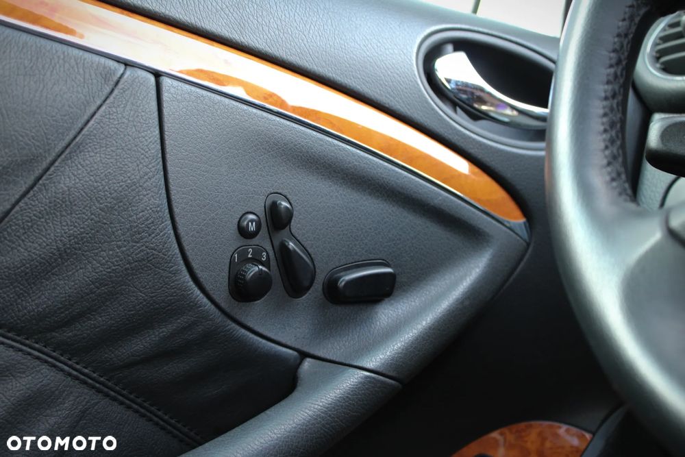 Mercedes-Benz CLK - 22