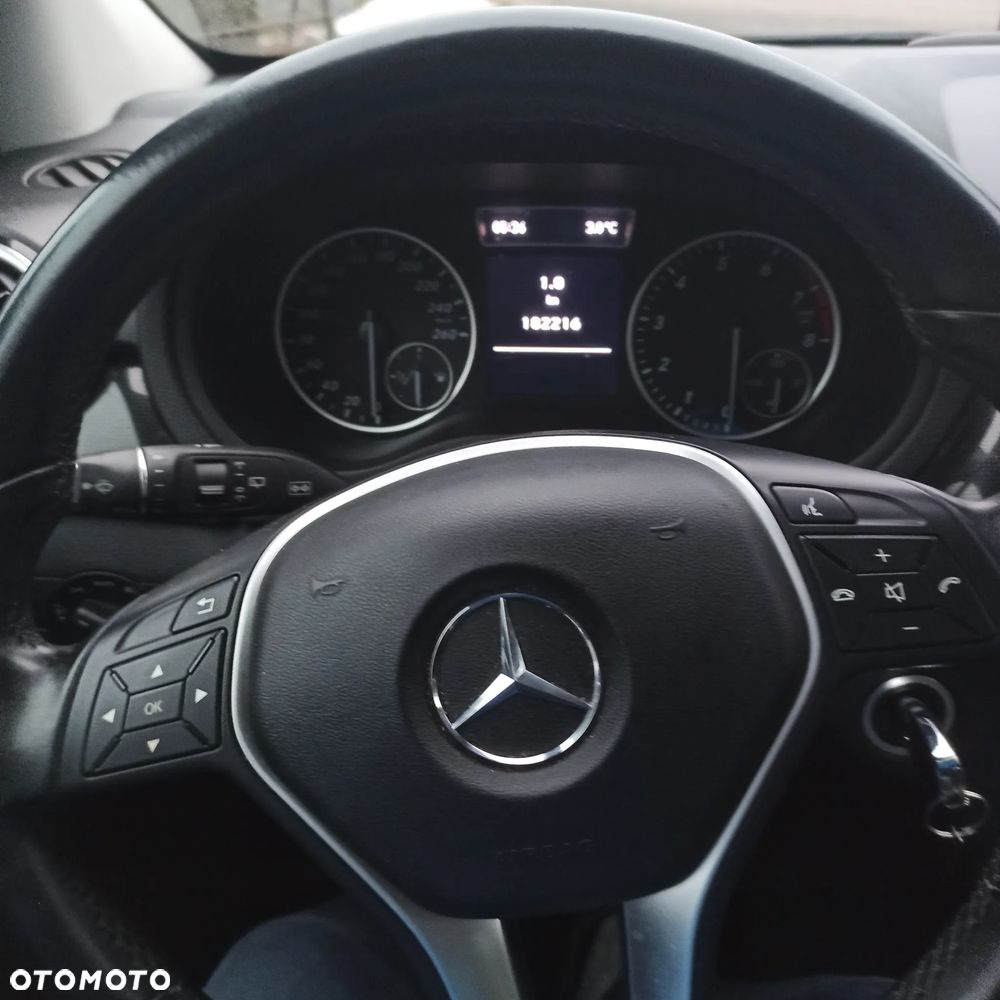 Mercedes-Benz Klasa B 180 (BlueEFFICIENCY) - 9