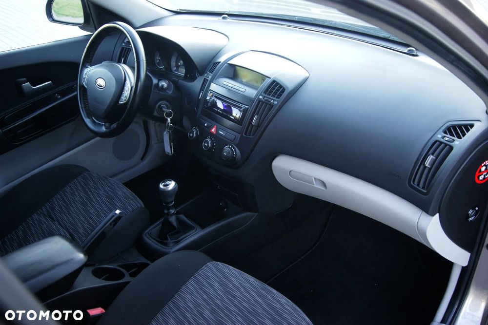 Kia Ceed 1.4 CVVT Attract - 21