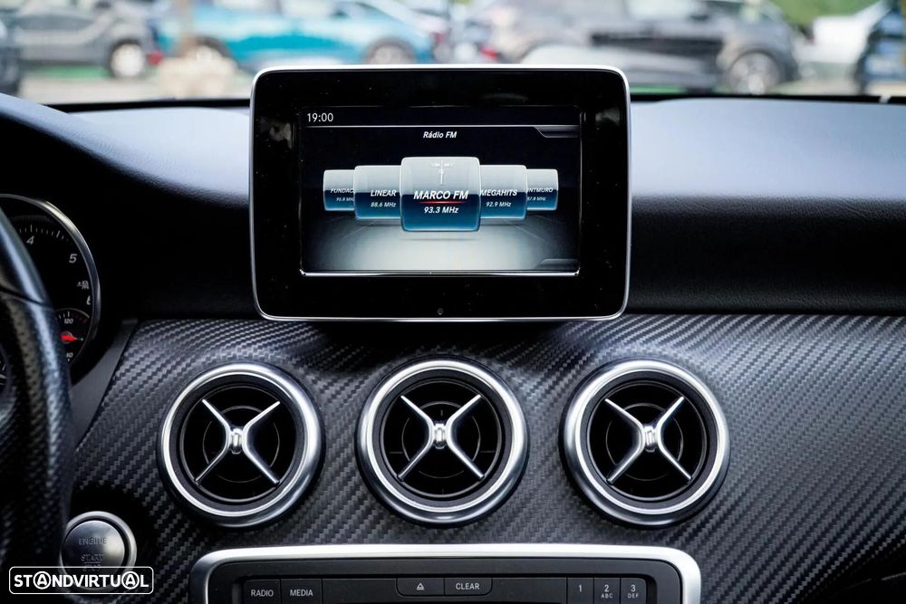 Mercedes-Benz A 180 d AMG Line - 26