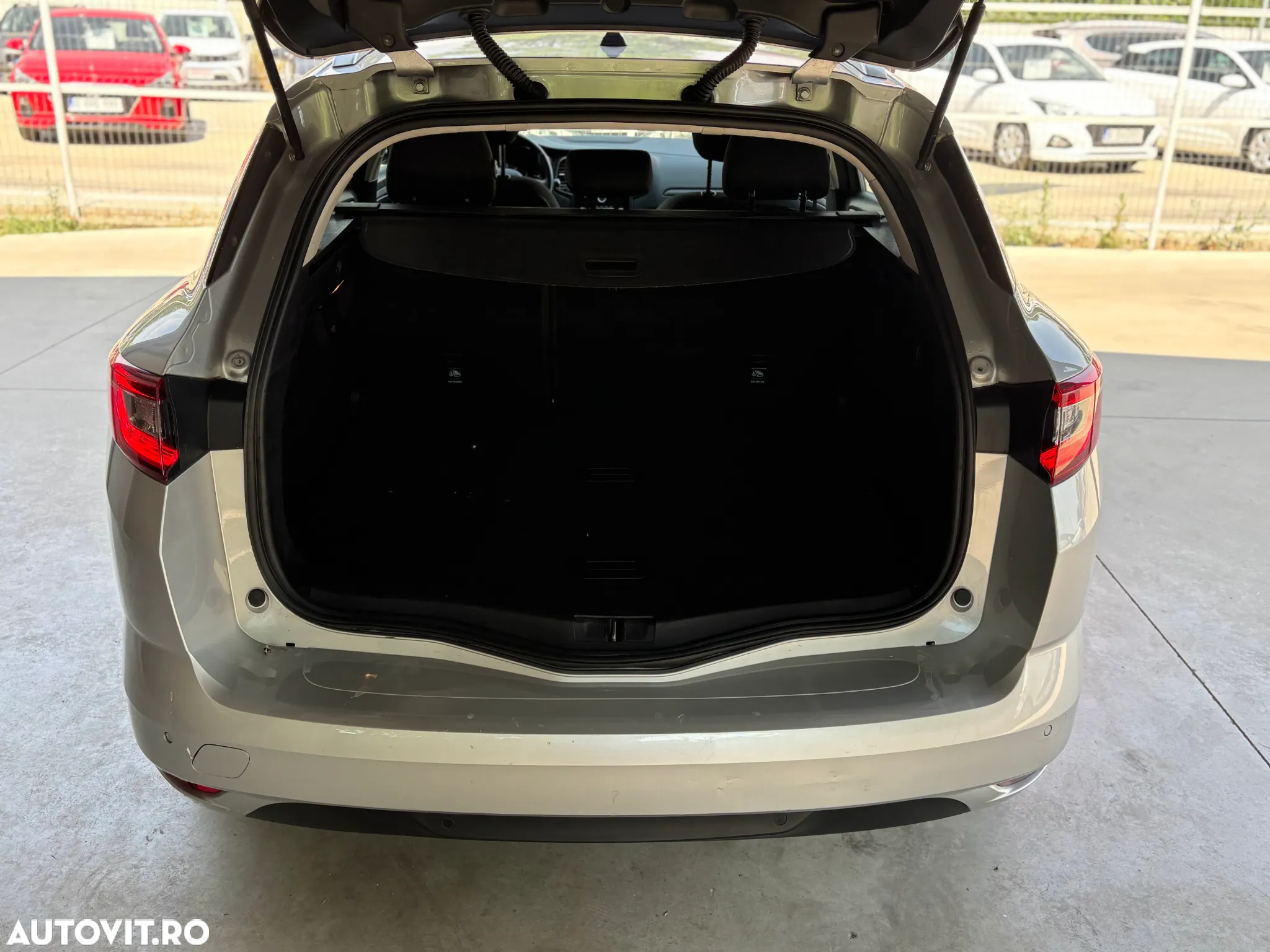 Renault Megane BLUE dCi 115 EDC BUSINESS EDITION - 8