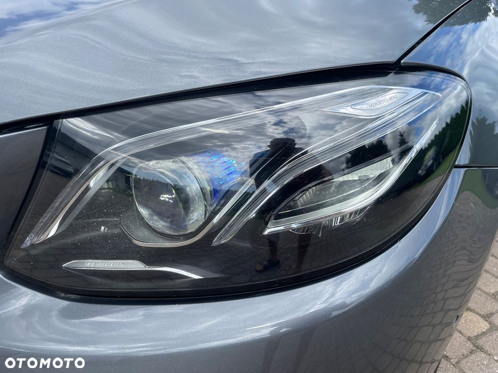Mercedes-Benz Klasa E 200 4Matic 9G-TRONIC - 32