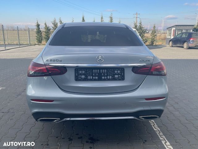 Mercedes-Benz E 220 d 4MATIC Aut. - 13