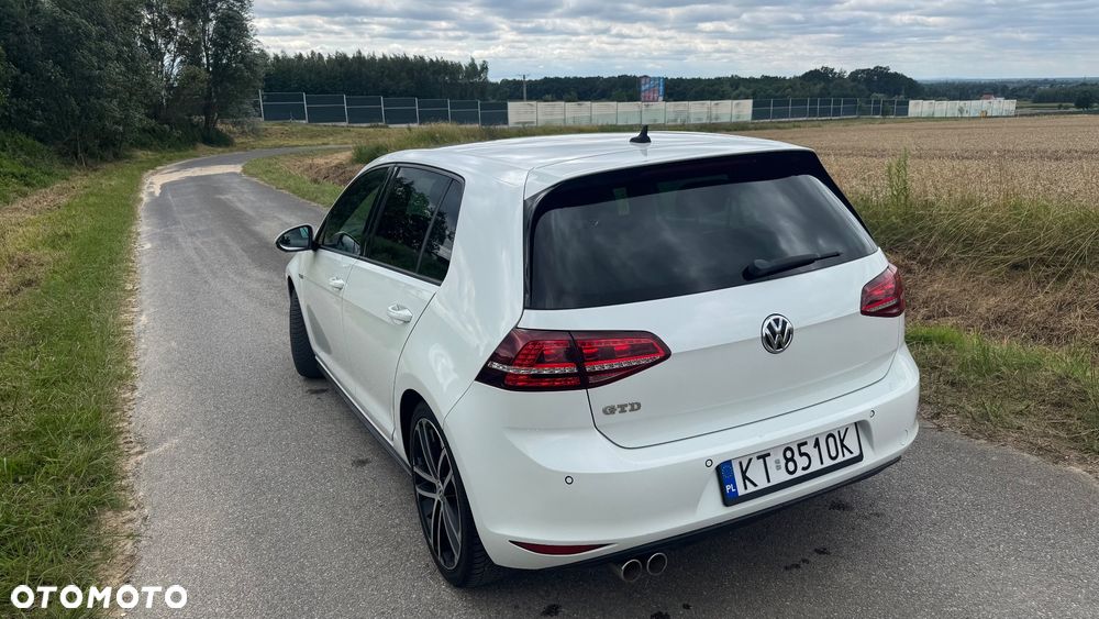 Volkswagen Golf - 8