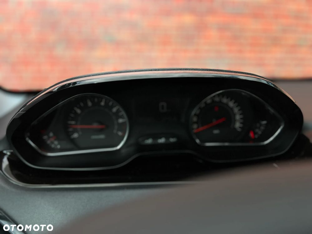 Peugeot 208 - 24