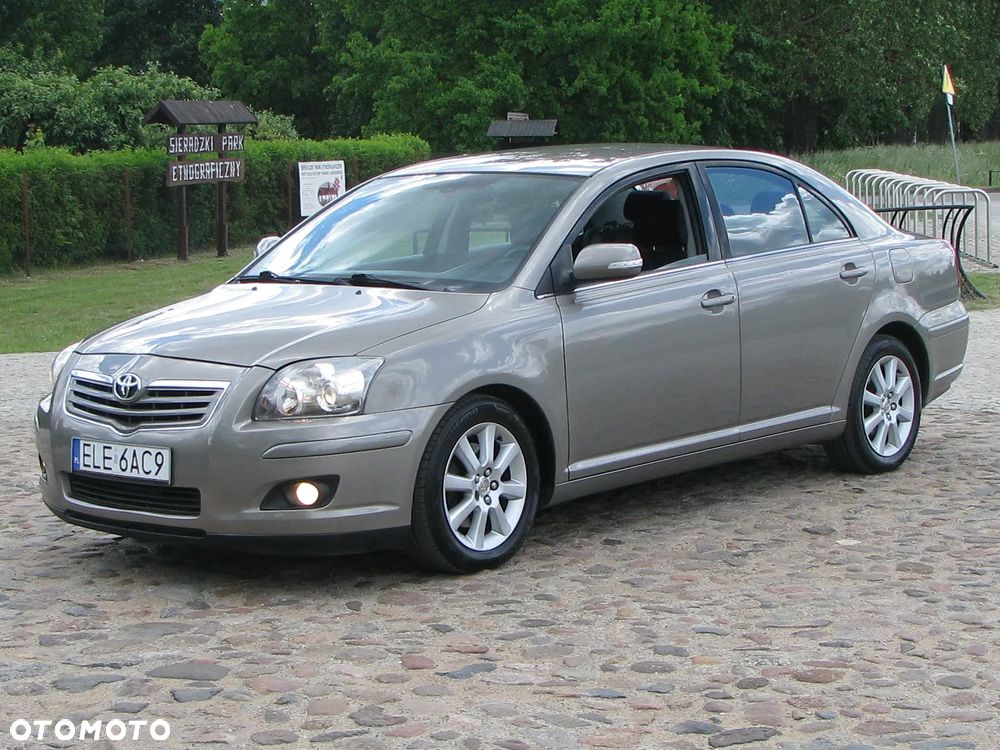 Toyota Avensis 2.0 VVT-i Executive - 1