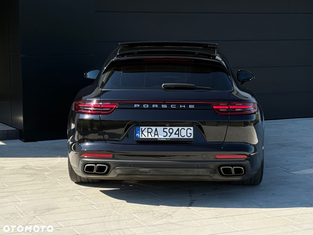 Porsche Panamera Turbo Sport Turismo - 32