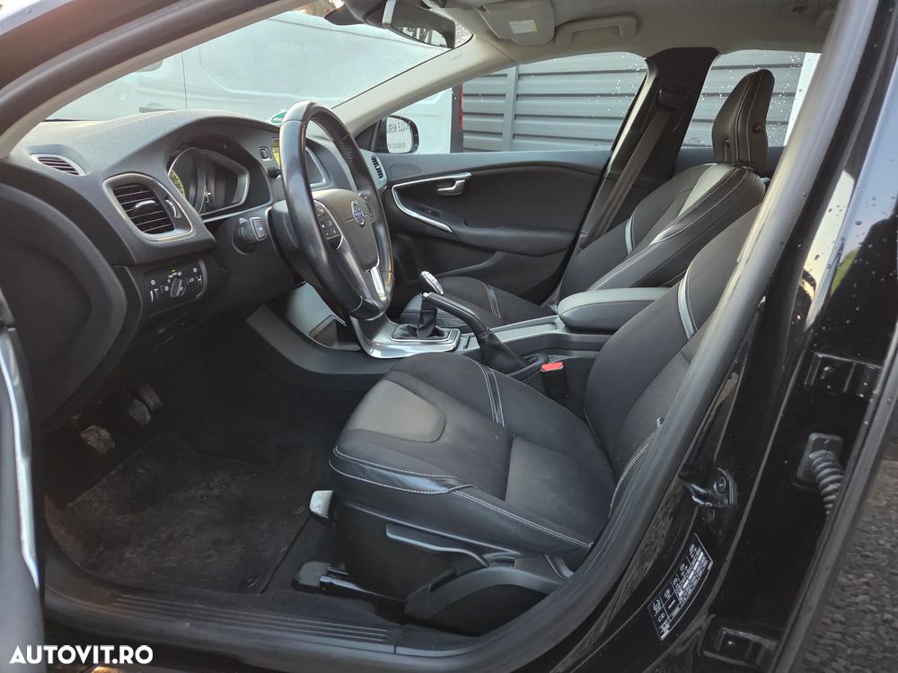 Volvo V40 D2 Momentum - 27