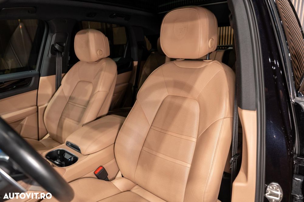 Porsche Cayenne - 27