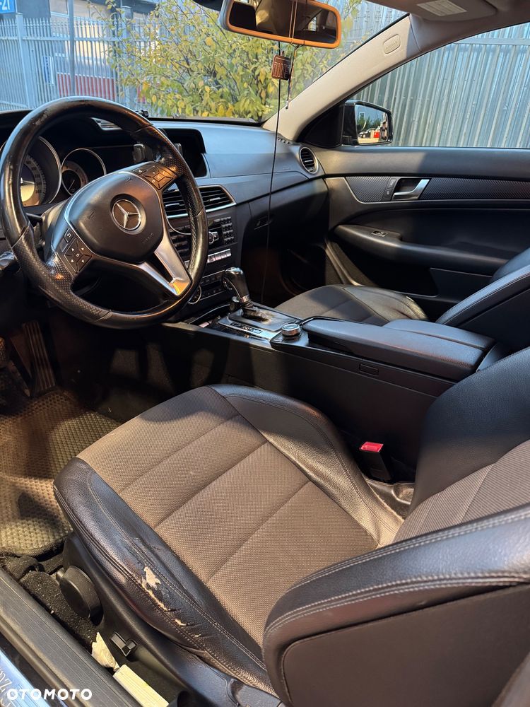 Mercedes-Benz C-Class 2011 photo 3