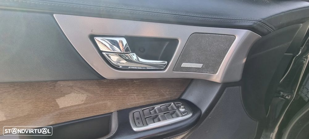 Jaguar XF 2.7 D V6 Premium Luxury - 8