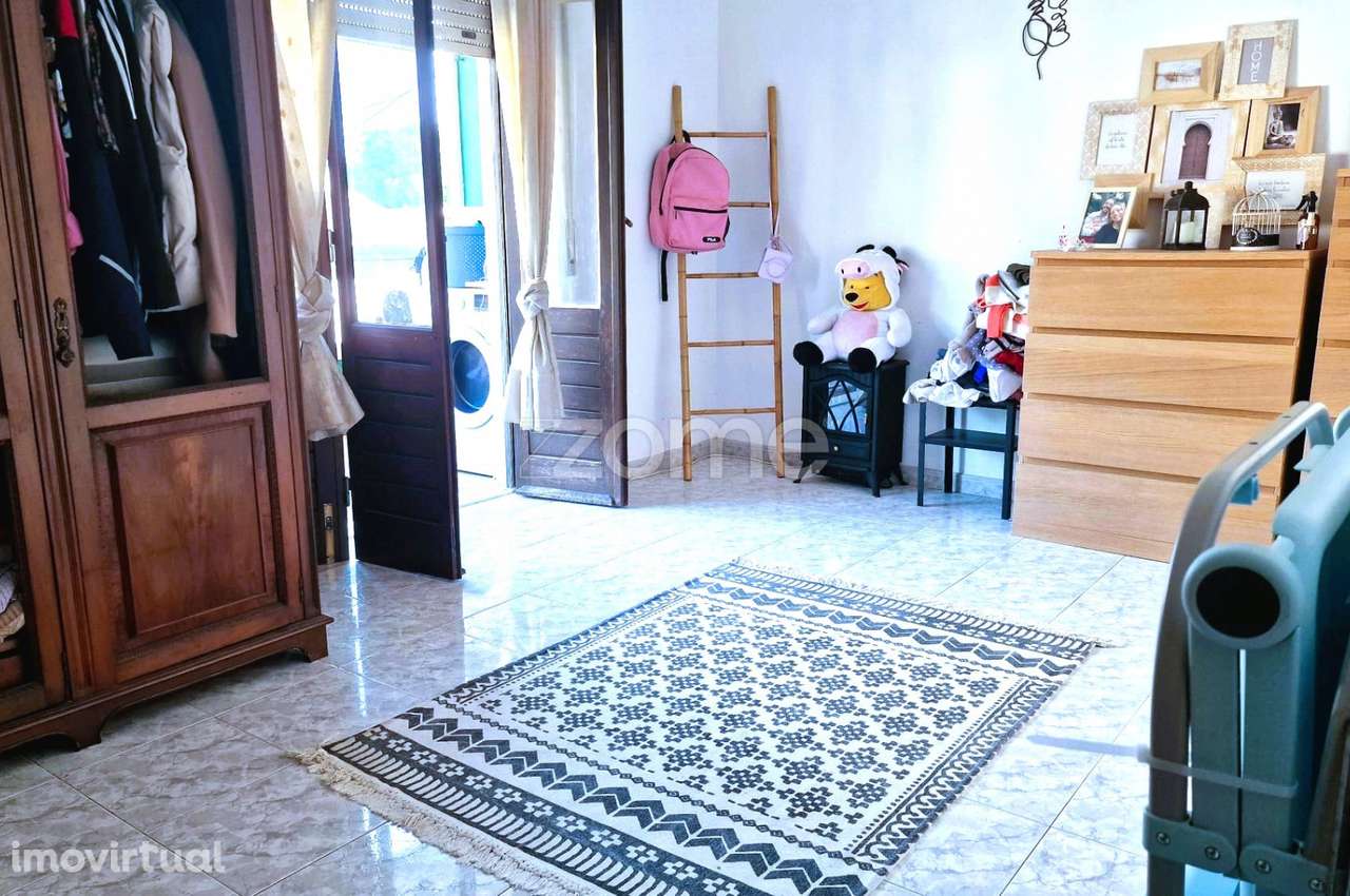 Apartamento T2 + Loja + Garagem + Anexos em Abóboda, São D. de Rana - Grande imagem: 3/10