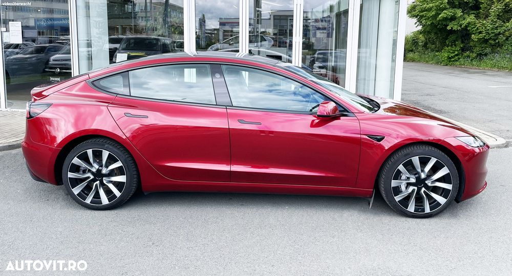Tesla Model 3 2023 photo 3