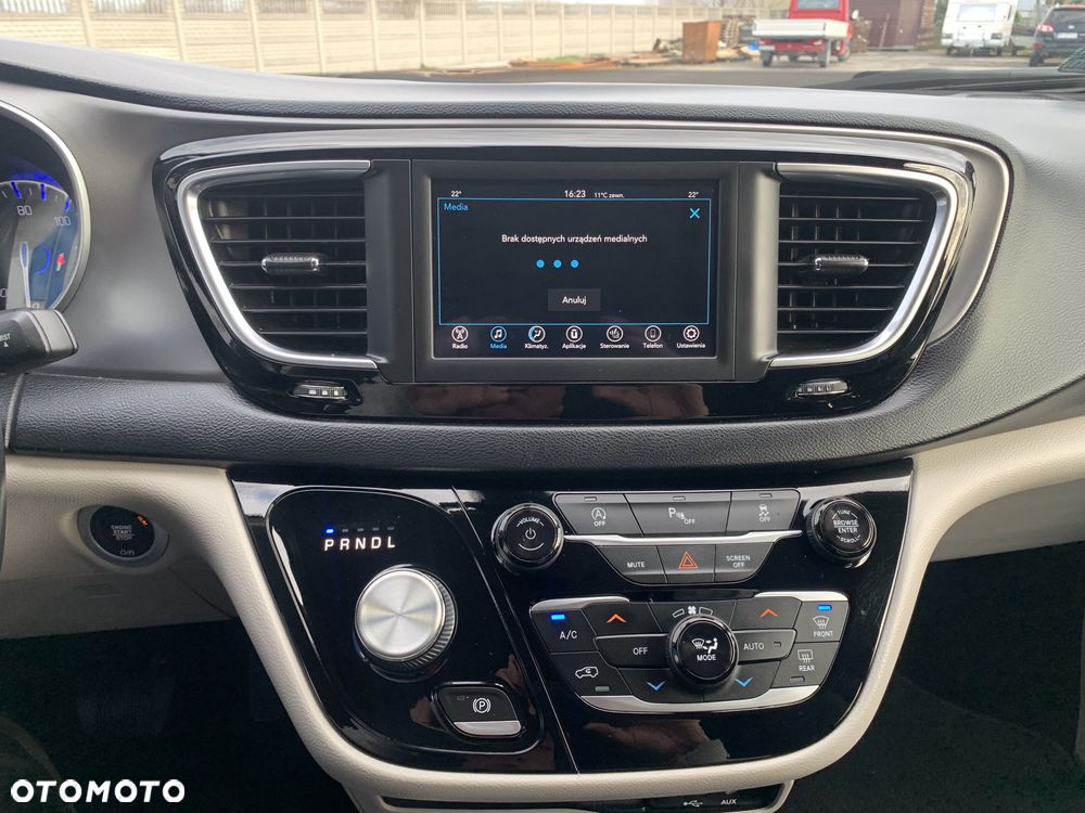 Chrysler Pacifica - 32