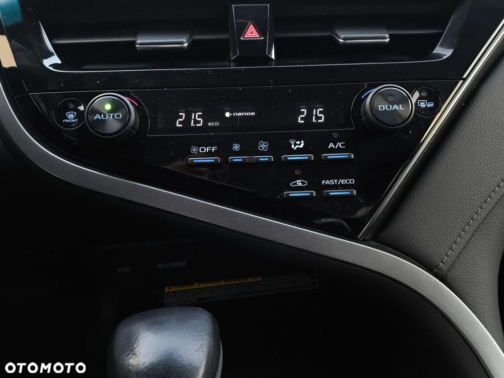 Toyota Camry 2.5 Hybrid Executive CVT - 19
