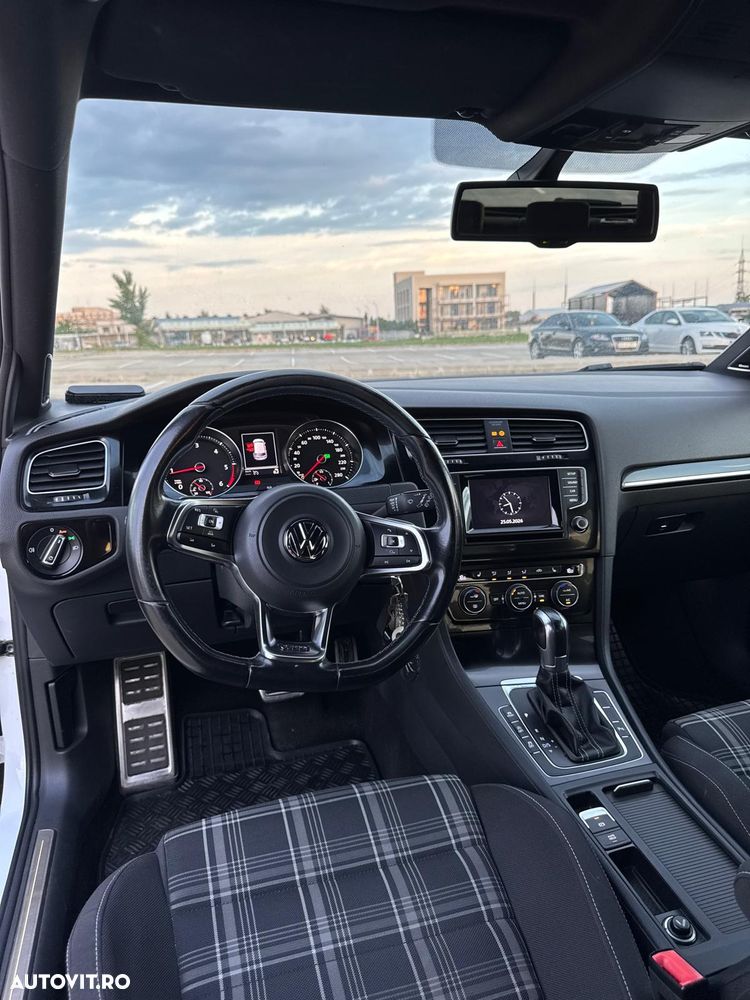 Volkswagen Golf - 11
